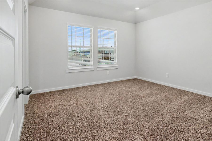 Spacious, unfurnished interior of a new home in Glendale Lakes, Rosharon (Image 30).