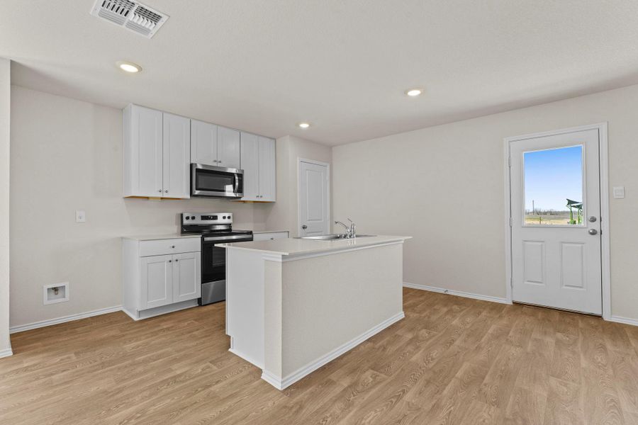 Furnished interior view inside a new home in Ladera, Luling (Image 4).