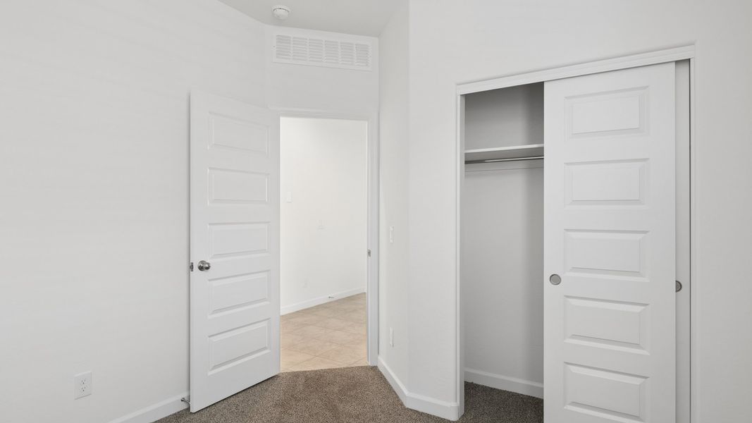 Spacious, unfurnished interior of a new home in Quail Ranch, San Tan Valley (Image 23). Spacious, unfurnished interior of a new home in Quail Ranch, San Tan Valley (Image 23).