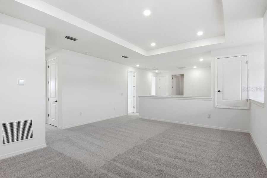 Spacious, unfurnished interior of a new home in Ardisia Park, New Smyrna Beach (Image 21).