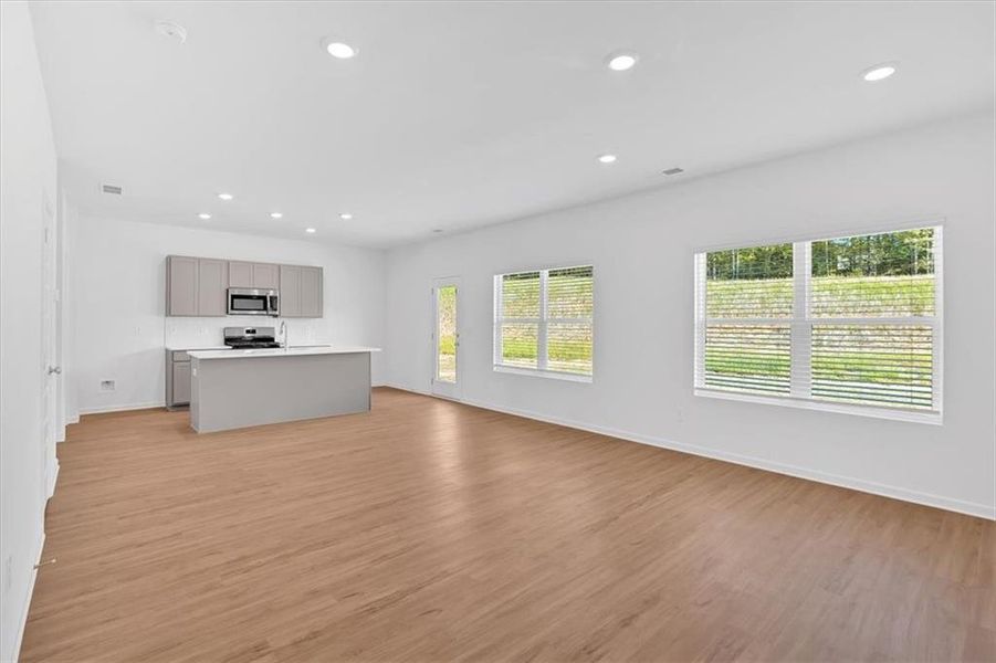 Spacious, unfurnished interior of a new home in Salacoa, Calhoun (Image 10).