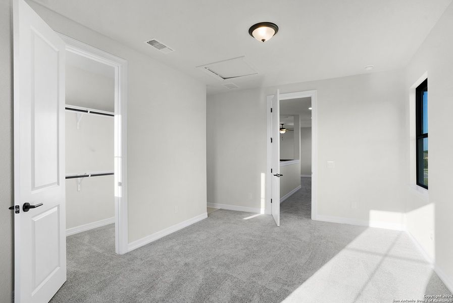 Spacious, unfurnished interior of a new home in Nolte Farms, Seguin (Image 40).