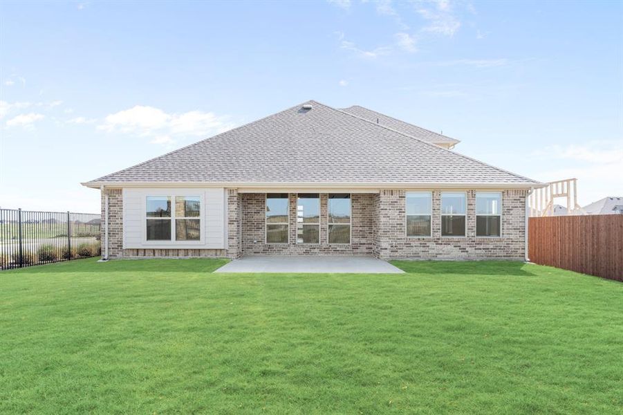 Exterior details and patio area of a home in Timberbrook, Justin (Image 27).