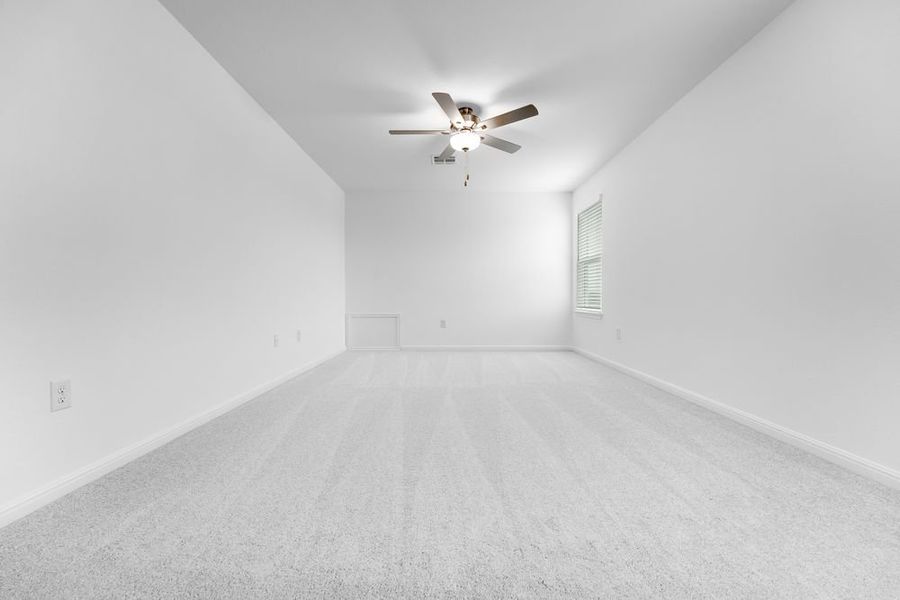 Spacious, unfurnished interior of a new home in Longview, Del Valle (Image 20).