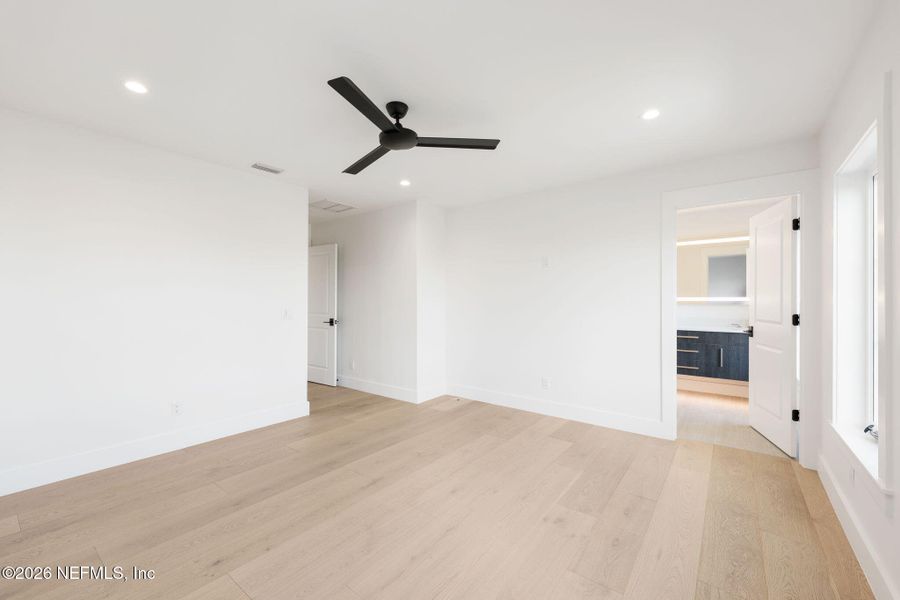 Spacious, unfurnished interior of a new home in , Jacksonville Beach (Image 43).