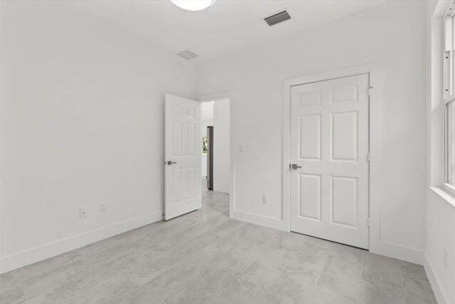 Spacious, unfurnished interior of a new home in , Vero Beach (Image 16).
