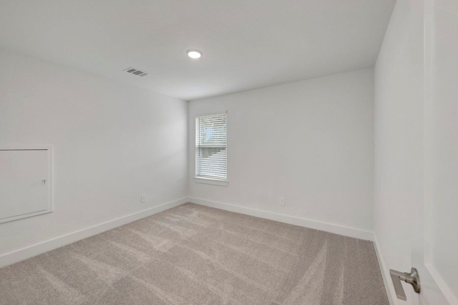 Spacious, unfurnished interior of a new home in Sorella, Tomball (Image 18).