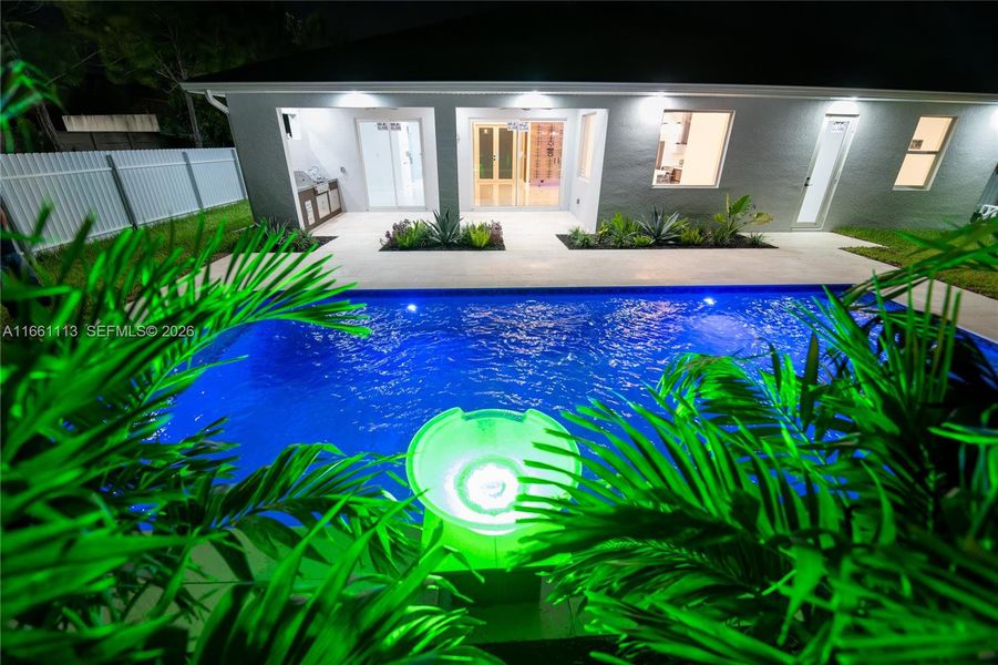 Exterior details and patio area of a home in , Cape Coral (Image 31).