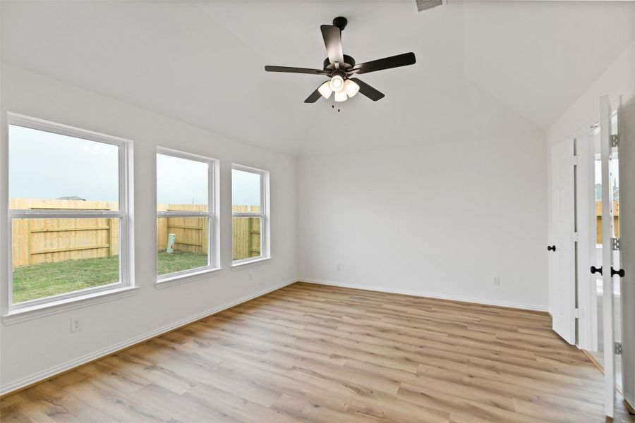 Spacious, unfurnished interior of a new home in Oakwood Estates, Waller (Image 25).