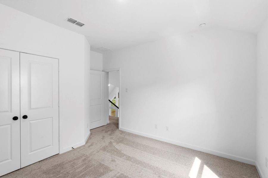 Spacious, unfurnished interior of a new home in Sienna 45', 50', Missouri City (Image 13).