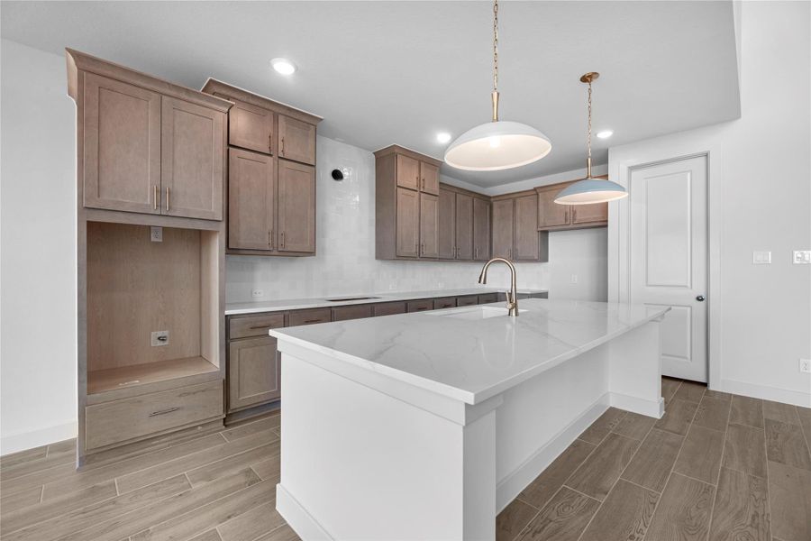 Representative image. Features, selections and colors may vary.