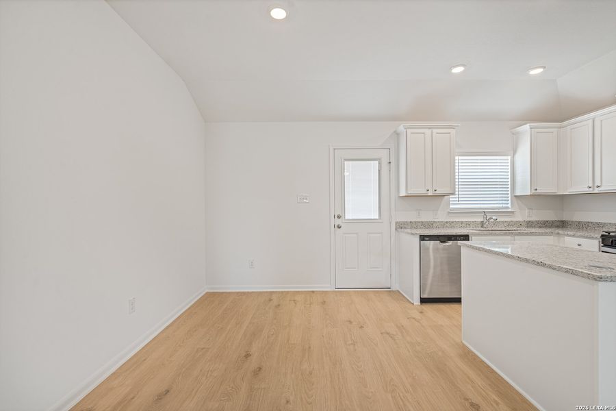 Spacious, unfurnished interior of a new home in Luckey Ranch, San Antonio (Image 14).