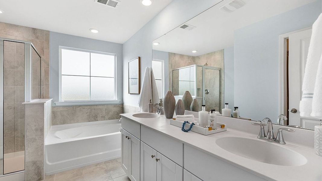 2816 Fanning Owners Bath 2of3 F2 5 30 25