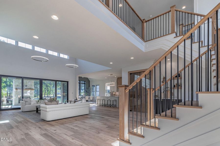 200_MEADOW_WALK_DR_INTERIOR_02 200_MEADOW_WALK_DR_INTERIOR_02