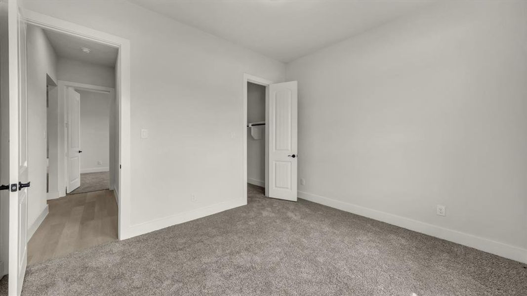 Spacious, unfurnished interior of a new home in Freeman Ranch, Weatherford (Image 33).