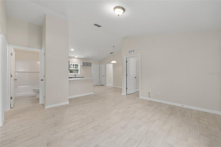 Spacious, unfurnished interior of a new home in , Ocala (Image 15).