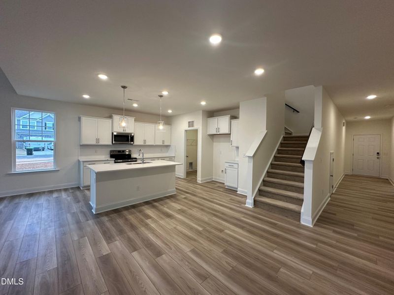 649 Hipwood Interior 2