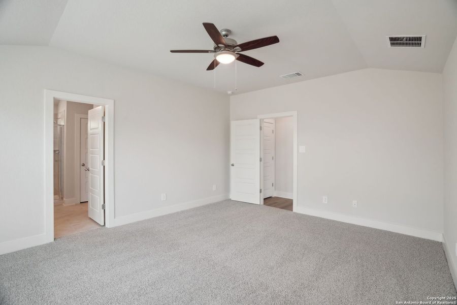 Spacious, unfurnished interior of a new home in Thomas Pond, San Antonio (Image 32). Spacious, unfurnished interior of a new home in Thomas Pond, San Antonio (Image 32).