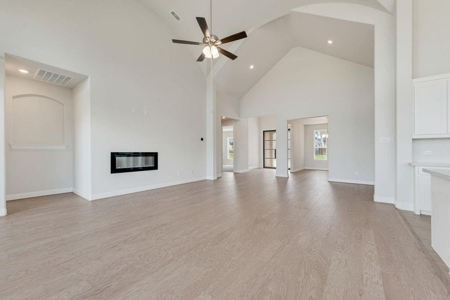 Spacious, unfurnished interior of a new home in Breezy Hill, Rockwall (Image 22).