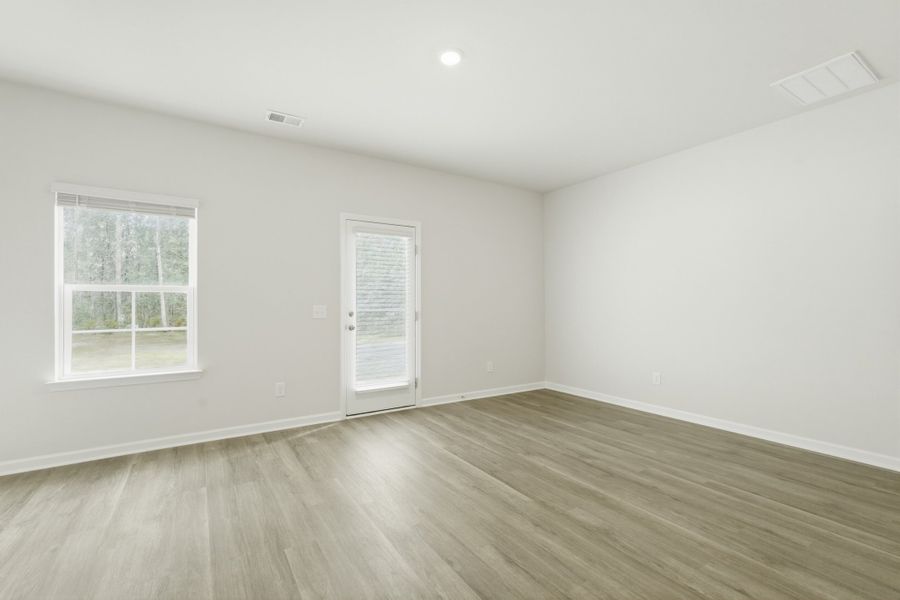 Spacious, unfurnished interior of a new home in Liberty Village, Flemington (Image 18).