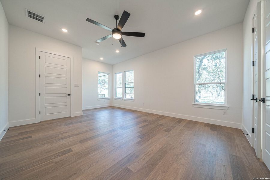 Spacious, unfurnished interior of a new home in , New Braunfels (Image 33).