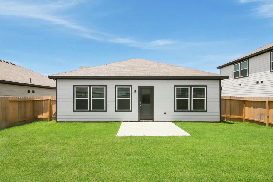 Exterior details and patio area of a home in Crockett Meadows, Conroe (Image 4).