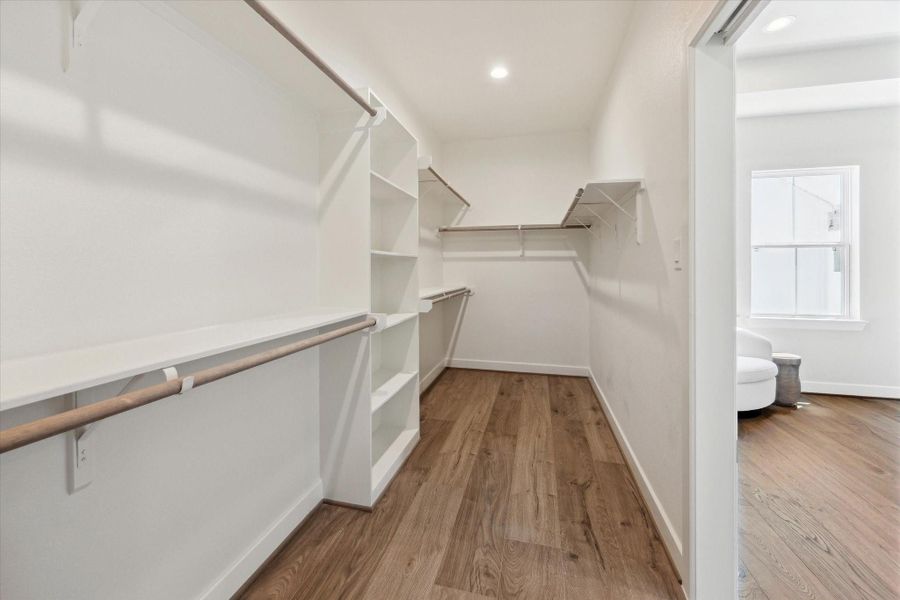 Spacious, unfurnished interior of a new home in White Oak Station, Houston (Image 17).