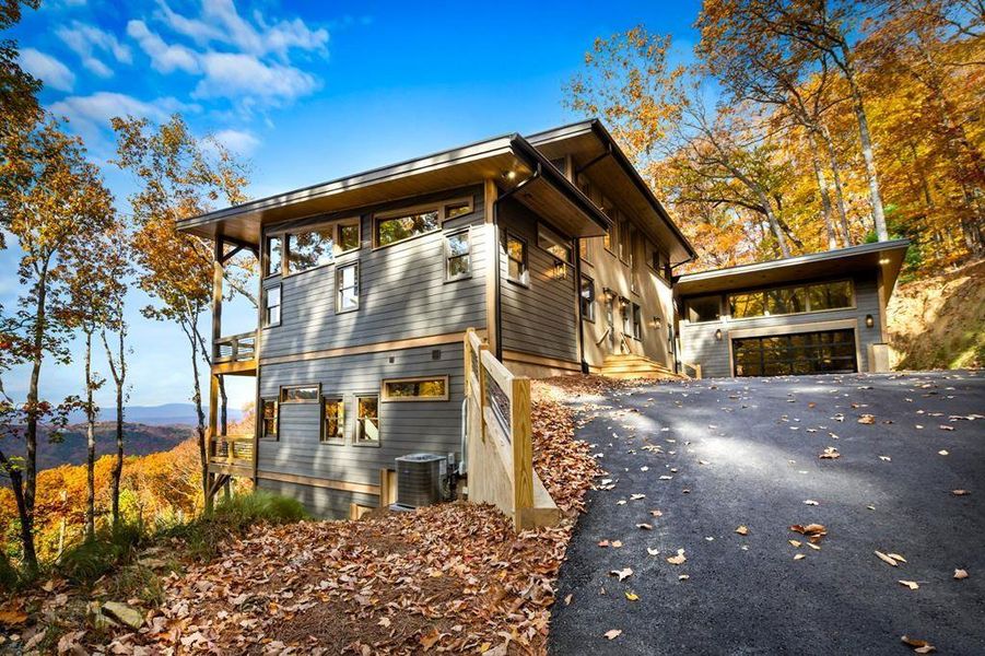 Exterior details and patio area of a home in , Blue Ridge (Image 2).