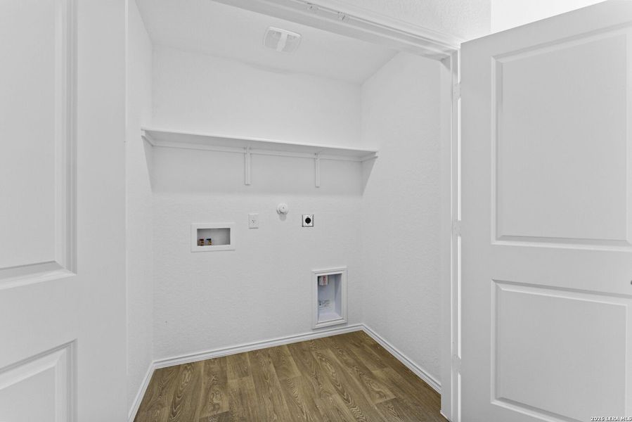 Spacious, unfurnished interior of a new home in Blue Ridge Ranch, San Antonio (Image 15).