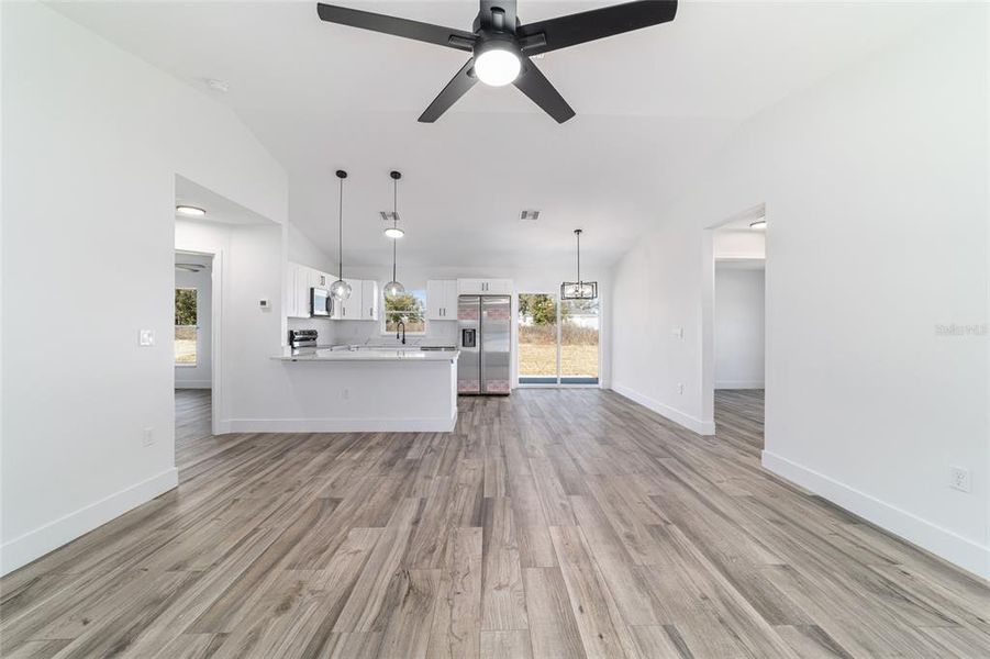 Spacious, unfurnished interior of a new home in , Dunnellon (Image 19).