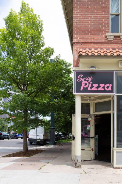 Just a few blocks to the neighborhood brewery! Just a few blocks to the neighborhood brewery!