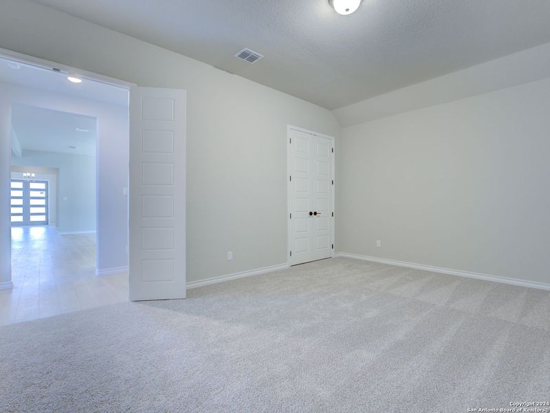 Spacious, unfurnished interior of a new home in Potranco Oaks, Castroville (Image 19). Spacious, unfurnished interior of a new home in Potranco Oaks, Castroville (Image 19).