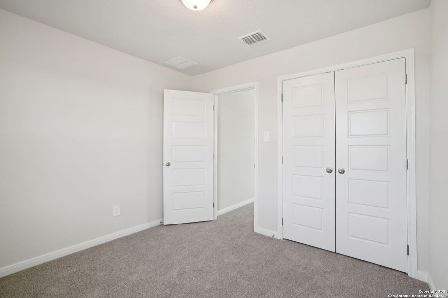 Spacious, unfurnished interior of a new home in Royal Crest, San Antonio (Image 21).