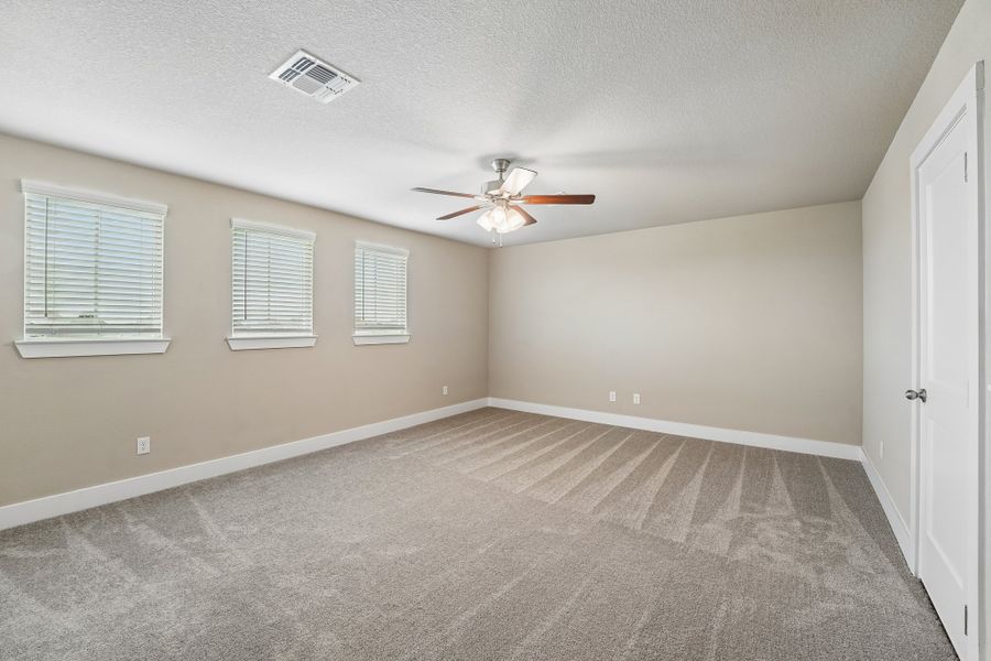 Spacious, unfurnished interior of a new home in Hartrick Ranch, Temple (Image 11).