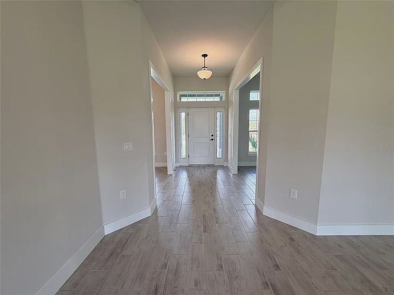 Spacious, unfurnished interior of a new home in Rotonda, Port Charlotte (Image 13).