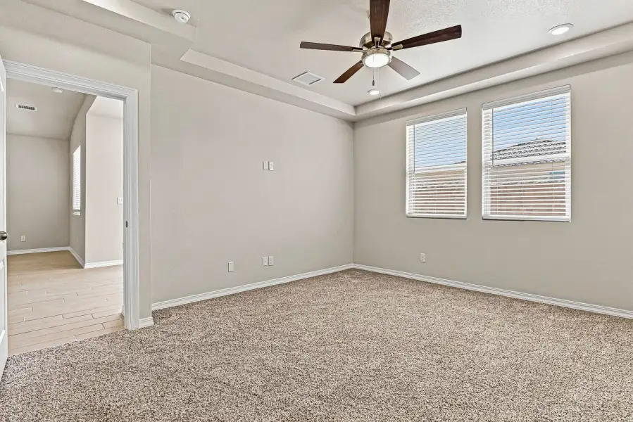 Spacious, unfurnished interior of a new home in Desert Breeze, Horizon City (Image 41).