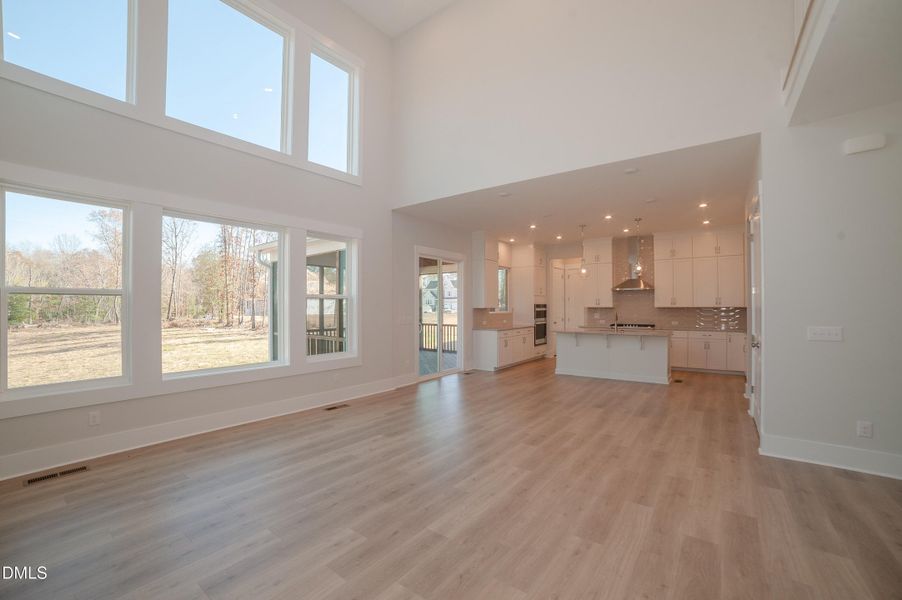 WFDS-0100-00_Buchanan E_Family Room e