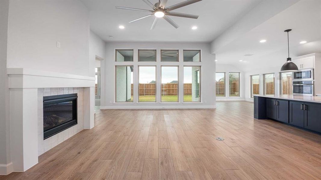 Spacious, unfurnished interior of a new home in Myrtle Creek 71', Waxahachie (Image 12). Spacious, unfurnished interior of a new home in Myrtle Creek 71', Waxahachie (Image 12).