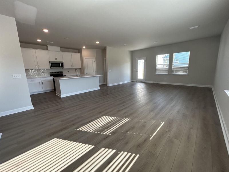 Spacious, unfurnished interior of a new home in , Ravenel (Image 10).