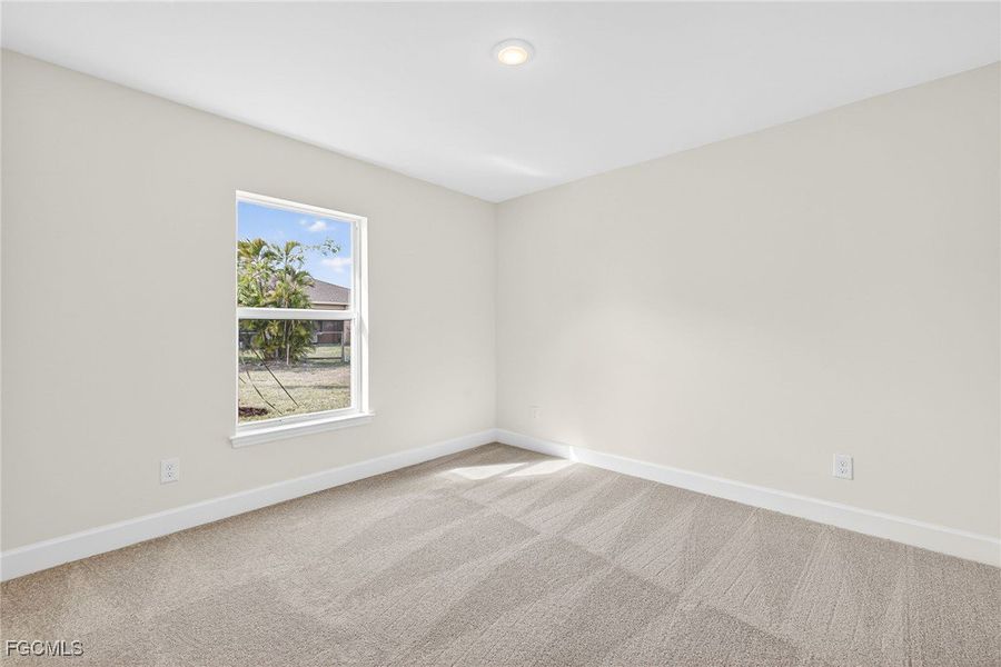 Spacious, unfurnished interior of a new home in Cape Coral, Cape Coral (Image 27).
