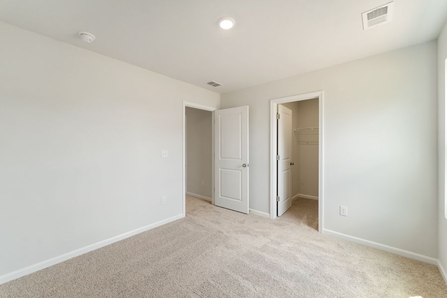 Spacious, unfurnished interior of a new home in Richmond Hill, Inman (Image 30).