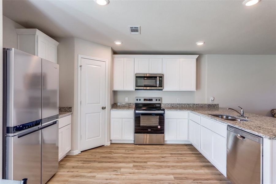Furnished interior view inside a new home in Courtland Place, Cleburne (Image 12).