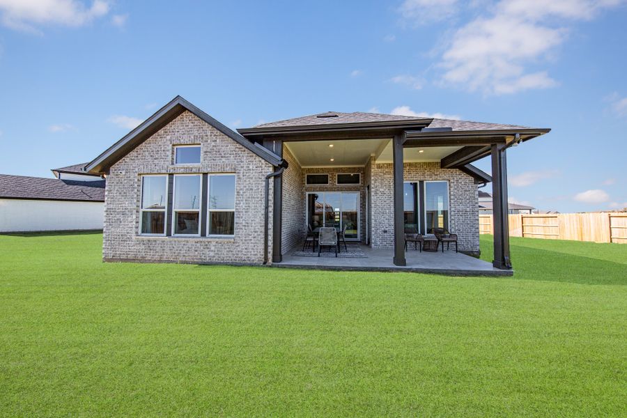 Representative exterior details of a home built from the Mckinney by Beazer Homes in Ellwood, Iowa Colony (Image 3).