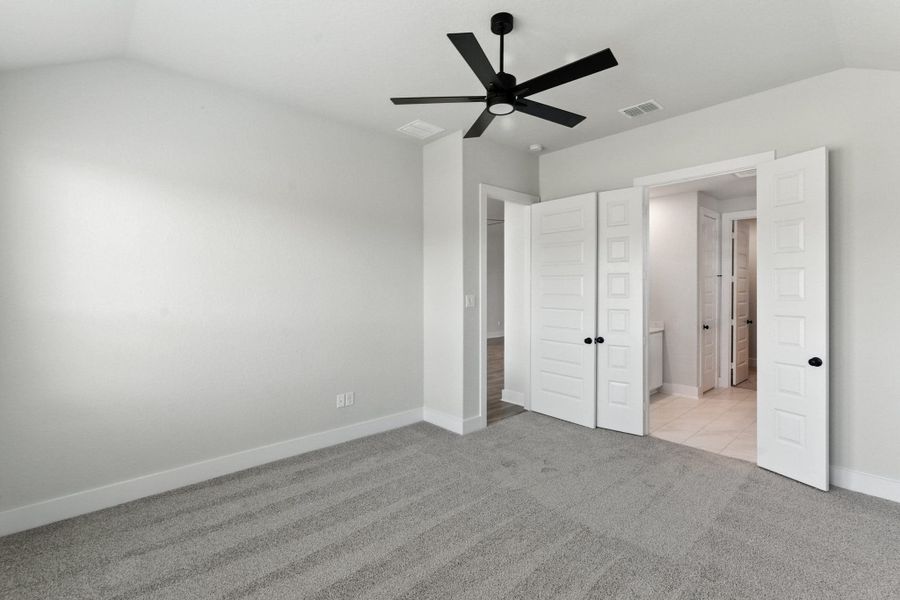 Spacious, unfurnished interior of a new home in Alsatian Oaks, Castroville (Image 29).