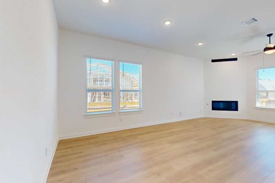 Spacious, unfurnished interior of a new home in Heritage, Dripping Springs (Image 14).