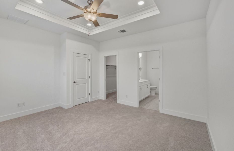 Spacious, unfurnished interior of a new home in Saddleback at Santa Rita Ranch, Liberty Hill (Image 24).