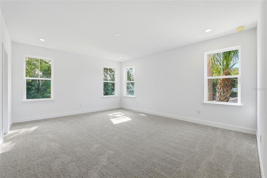 Spacious, unfurnished interior of a new home in , Tampa (Image 33).