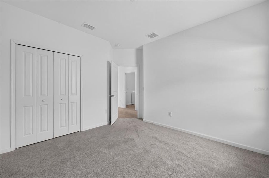 Spacious, unfurnished interior of a new home in Heath Preserve, Ocala (Image 35).
