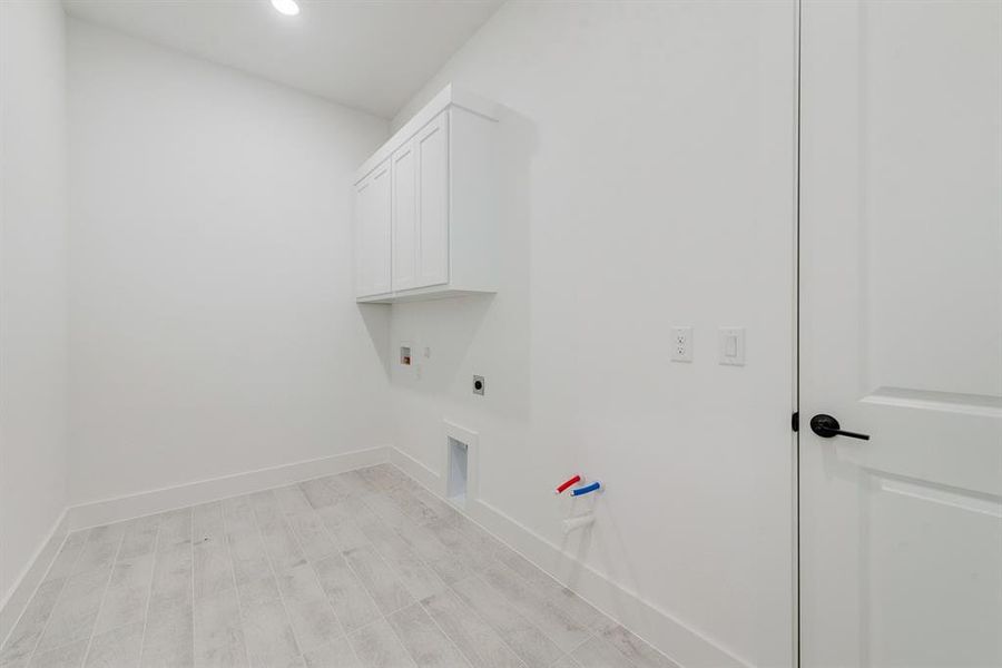 Spacious, unfurnished interior of a new home in Quail Hollow, Rockwall (Image 19).