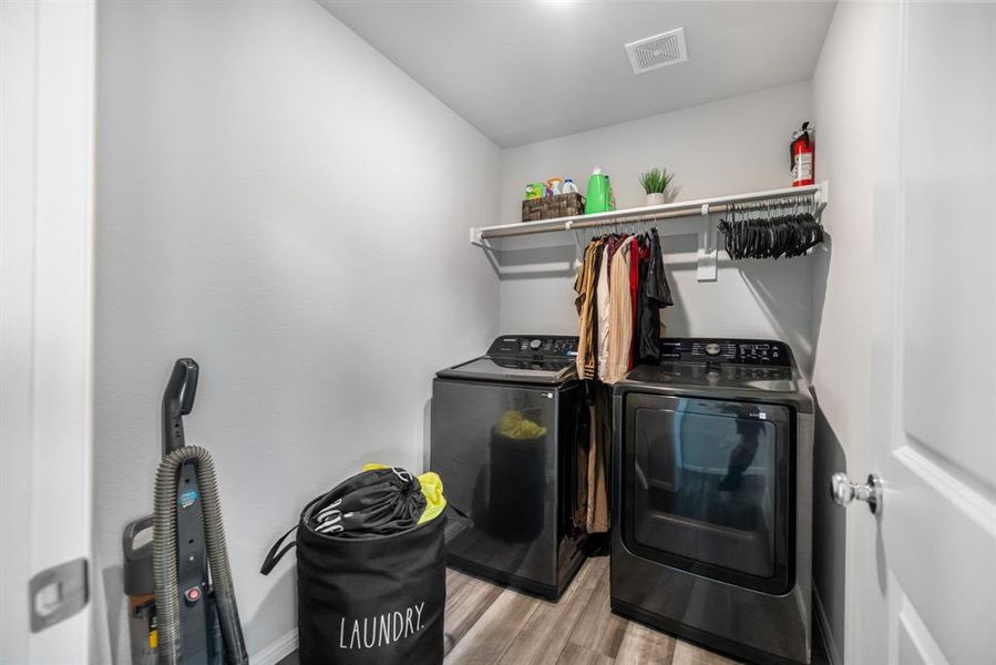 Furnished interior view inside a new home in Prairie Ridge at Goodland, Venus (Image 5). Furnished interior view inside a new home in Prairie Ridge at Goodland, Venus (Image 5).